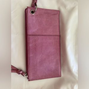 Hobo Vida Wristlet Lilac/lavender color
